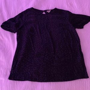 Black cheetah print t shirt